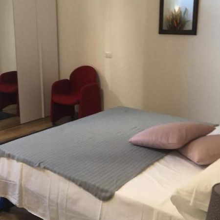 Monolocale Arredato Con Una Camera Apartment Parma Luaran gambar