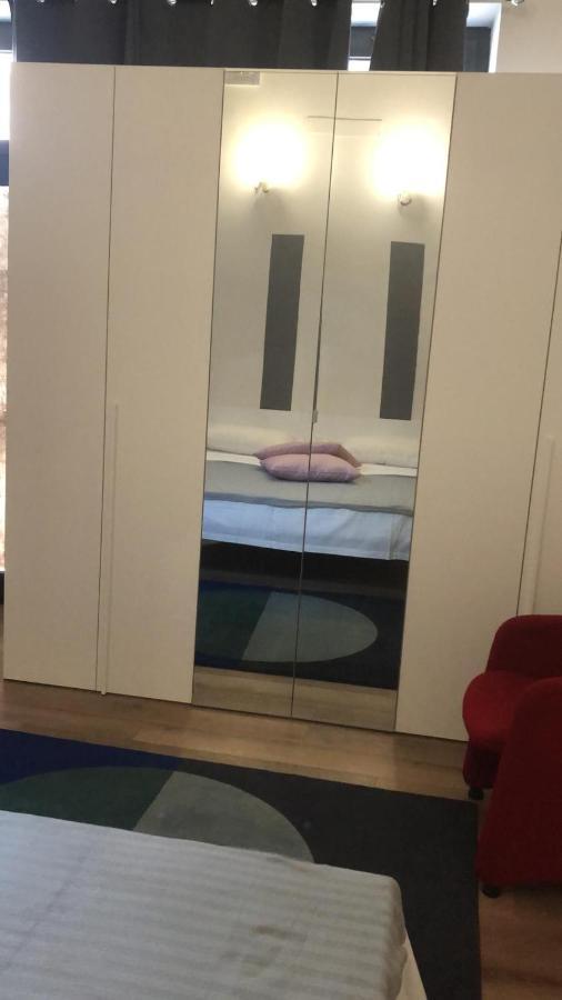 Monolocale Arredato Con Una Camera Apartment Parma Luaran gambar