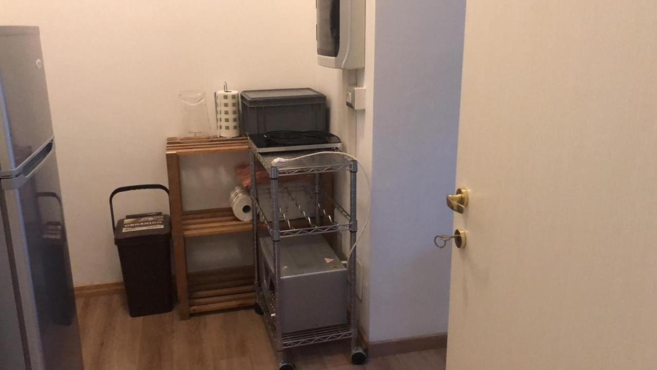 Monolocale Arredato Con Una Camera Apartment Parma Luaran gambar