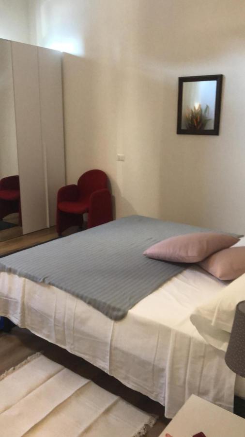 Monolocale Arredato Con Una Camera Apartment Parma Luaran gambar