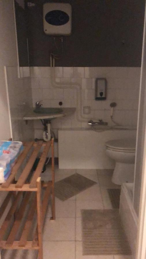 Monolocale Arredato Con Una Camera Apartment Parma Luaran gambar